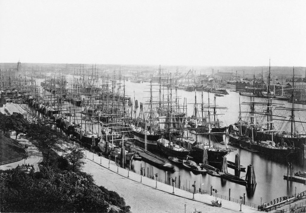 Schiffe an den Vorsetzen, Hamburger Hafen, 1883 © CC